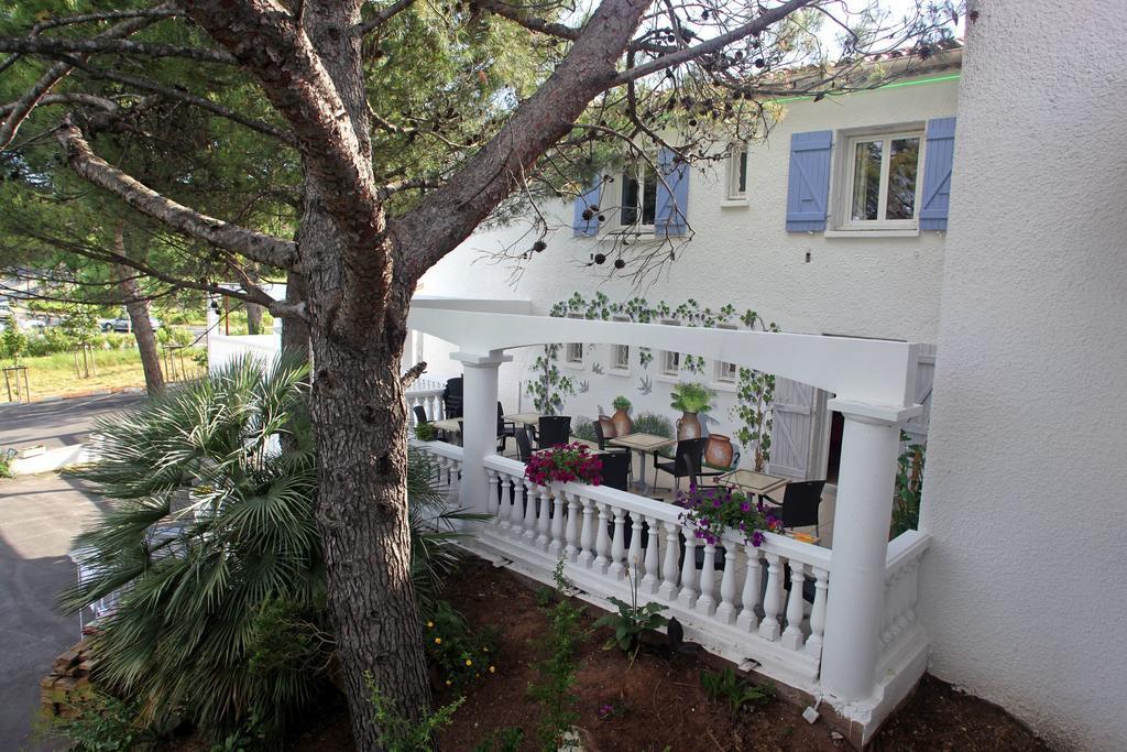 Le Sarac Hotel Clermont-lʼHérault エクステリア 写真