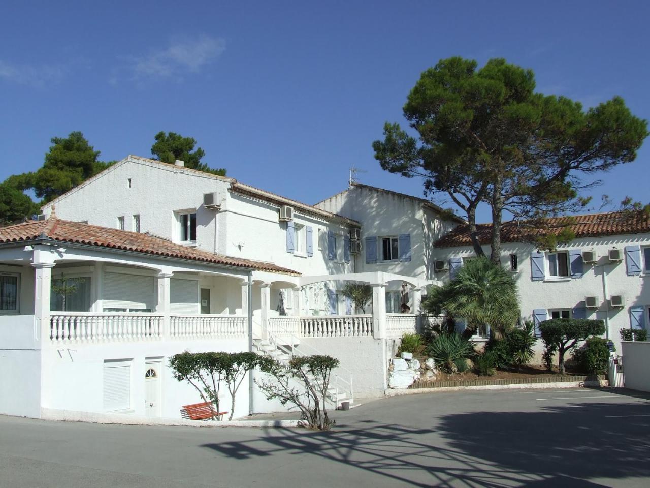Le Sarac Hotel Clermont-lʼHérault エクステリア 写真